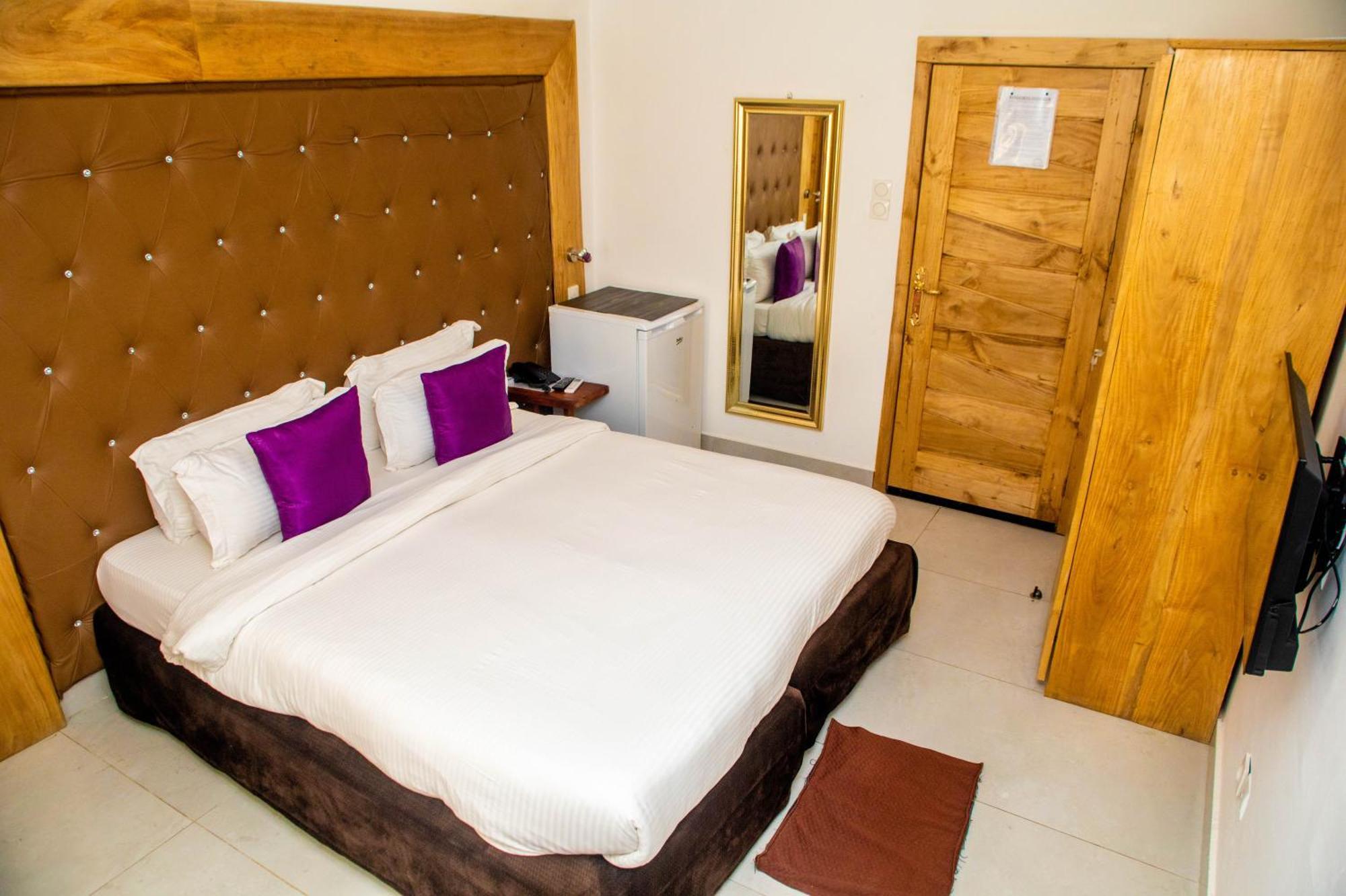 Hotel Les Orchidees Cotonou Buitenkant foto